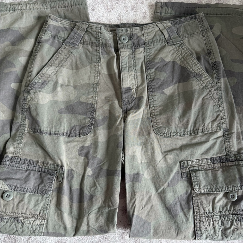 American Eagle Camo Cargo Pants